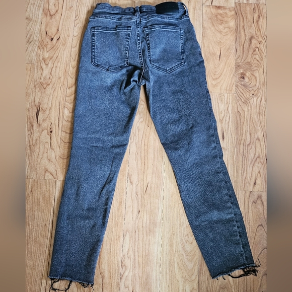 Everlane Jeans Mid Rise Black Wash Raw Hem Ankle Skinny Denim Size 25 - Picture 3 of 8